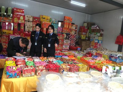 玉州区市场监督管理局开展春节前食品安全专项检查，保障食品生产经营安全